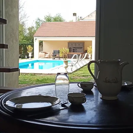 Maison Dans Particulier 18eme, Wifi, Piscine Chauffee Appartement